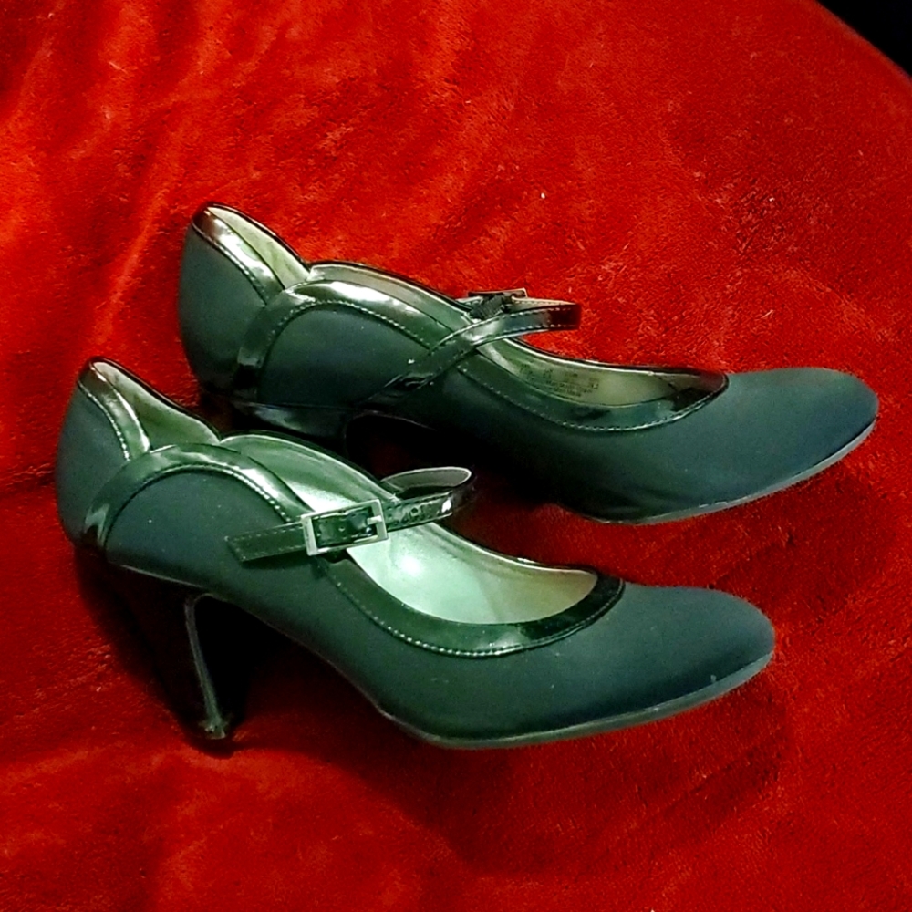 Naturalizer Black pumps